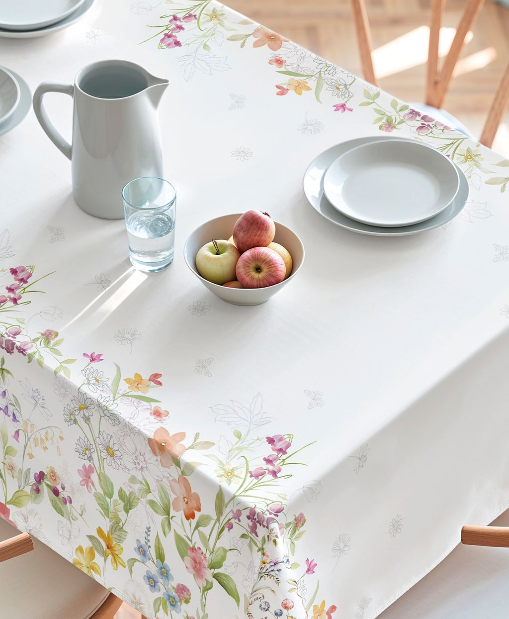 Mantel floral antimanchas