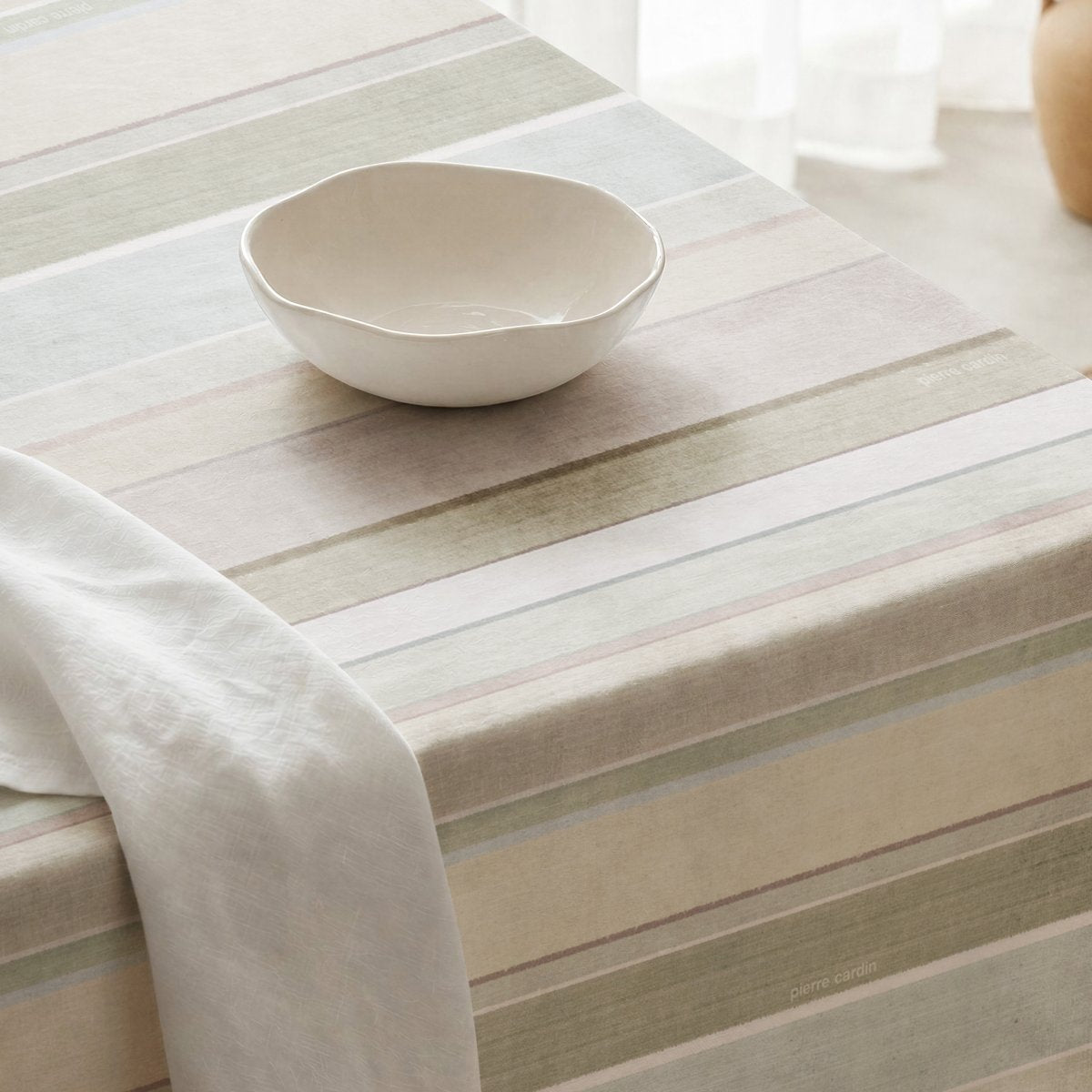 Mantel Antimanchas Adele Multicolor · Pierre Cardin