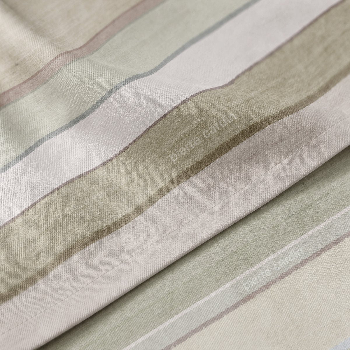 Mantel Antimanchas Adele Multicolor · Pierre Cardin