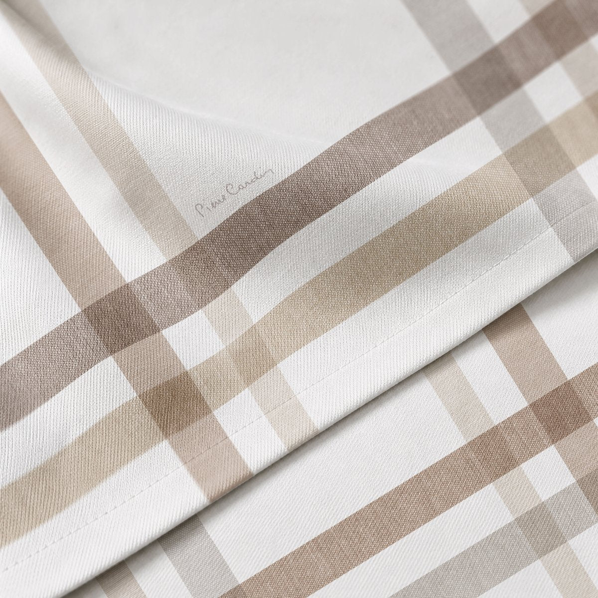 Mantel Antimanchas Brume Beige · Pierre Cardin