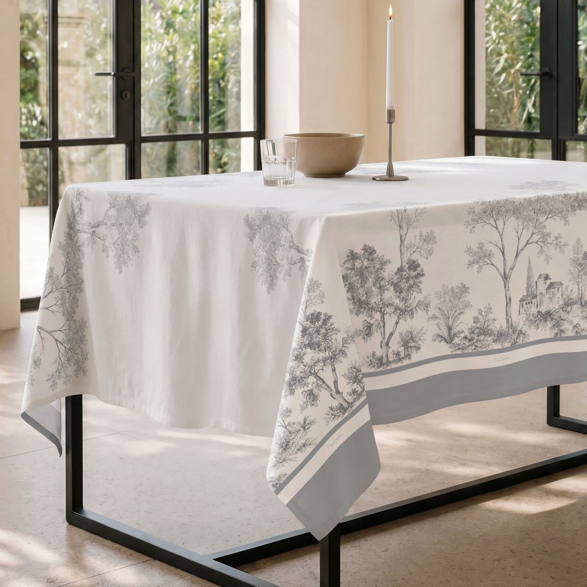 Mantel Antimanchas Bijou Gris · Pierre Cardin