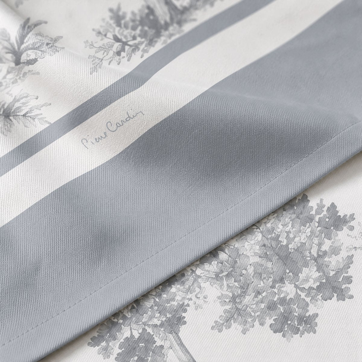 Mantel Antimanchas Bijou Gris · Pierre Cardin