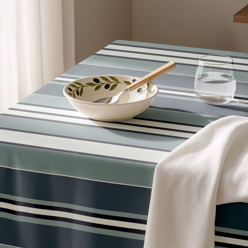 Mantel Antimanchas Celeste Azul · Pierre Cardin