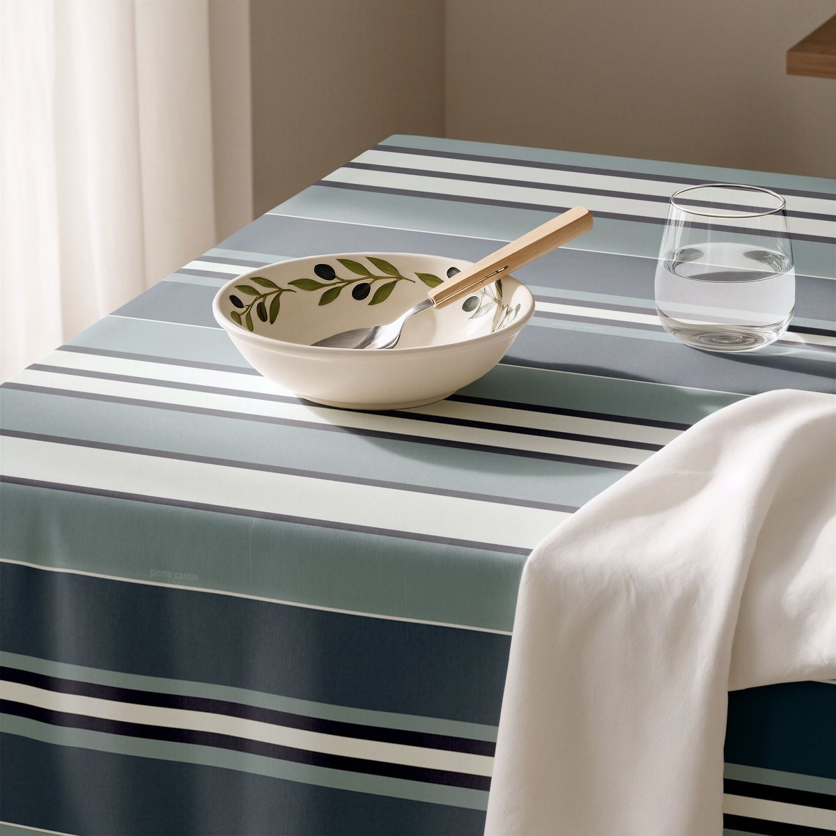 Mantel Antimanchas Celeste Azul · Pierre Cardin