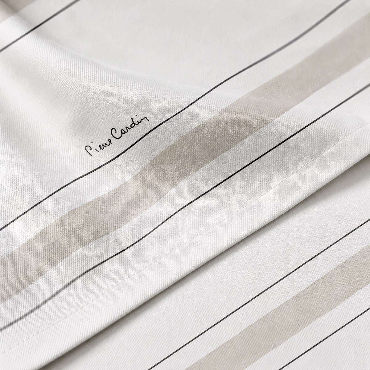 Mantel Antimanchas Clemence Beige · Pierre Cardin