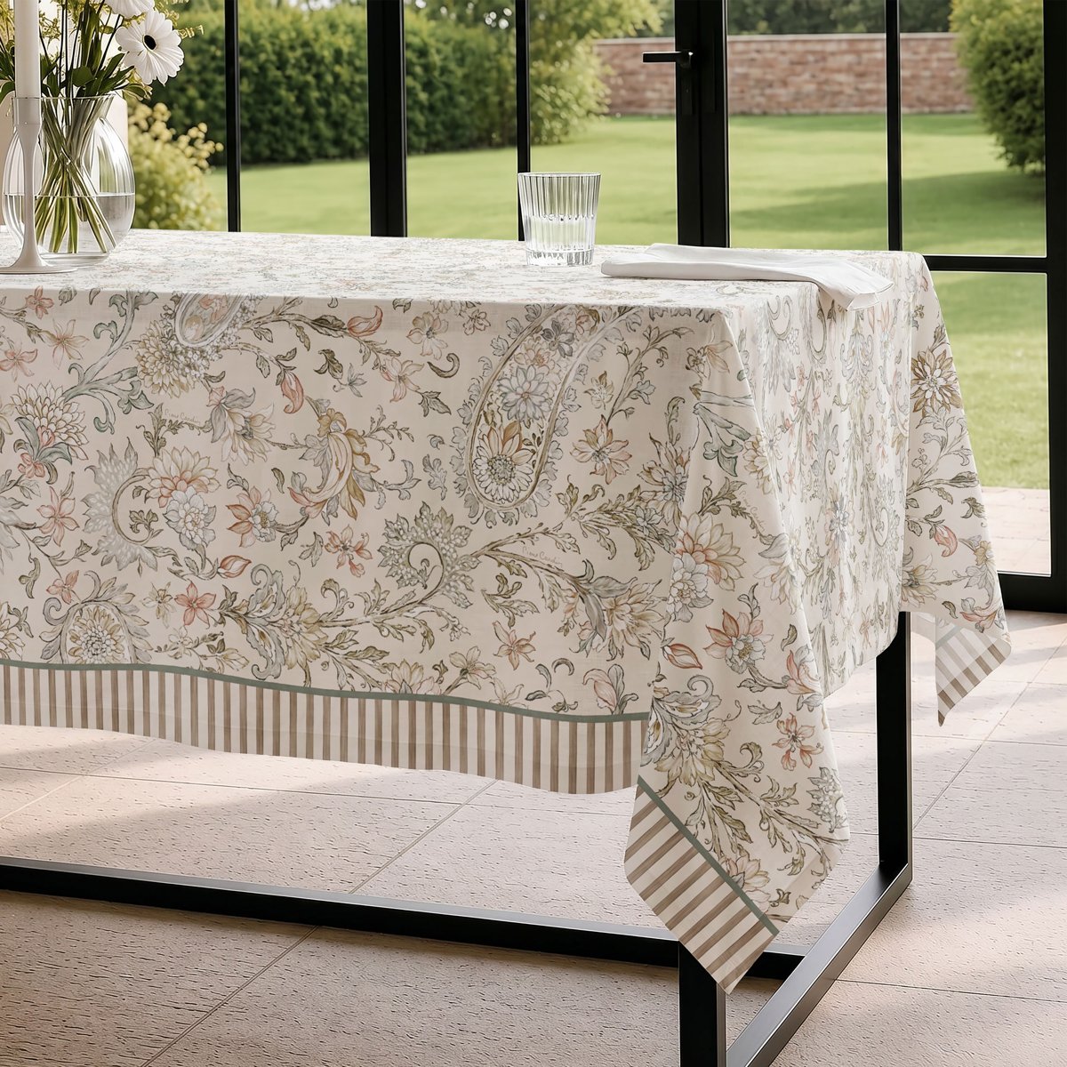 Mantel Antimanchas Cristal Beige · Pierre Cardin