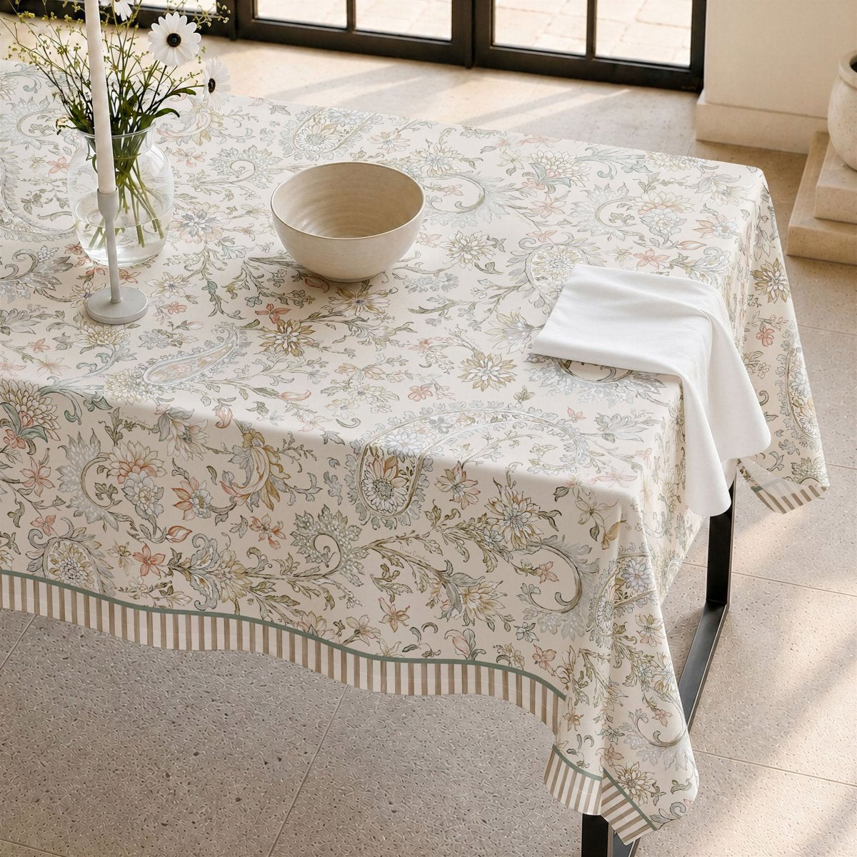 Mantel Antimanchas Cristal Beige · Pierre Cardin
