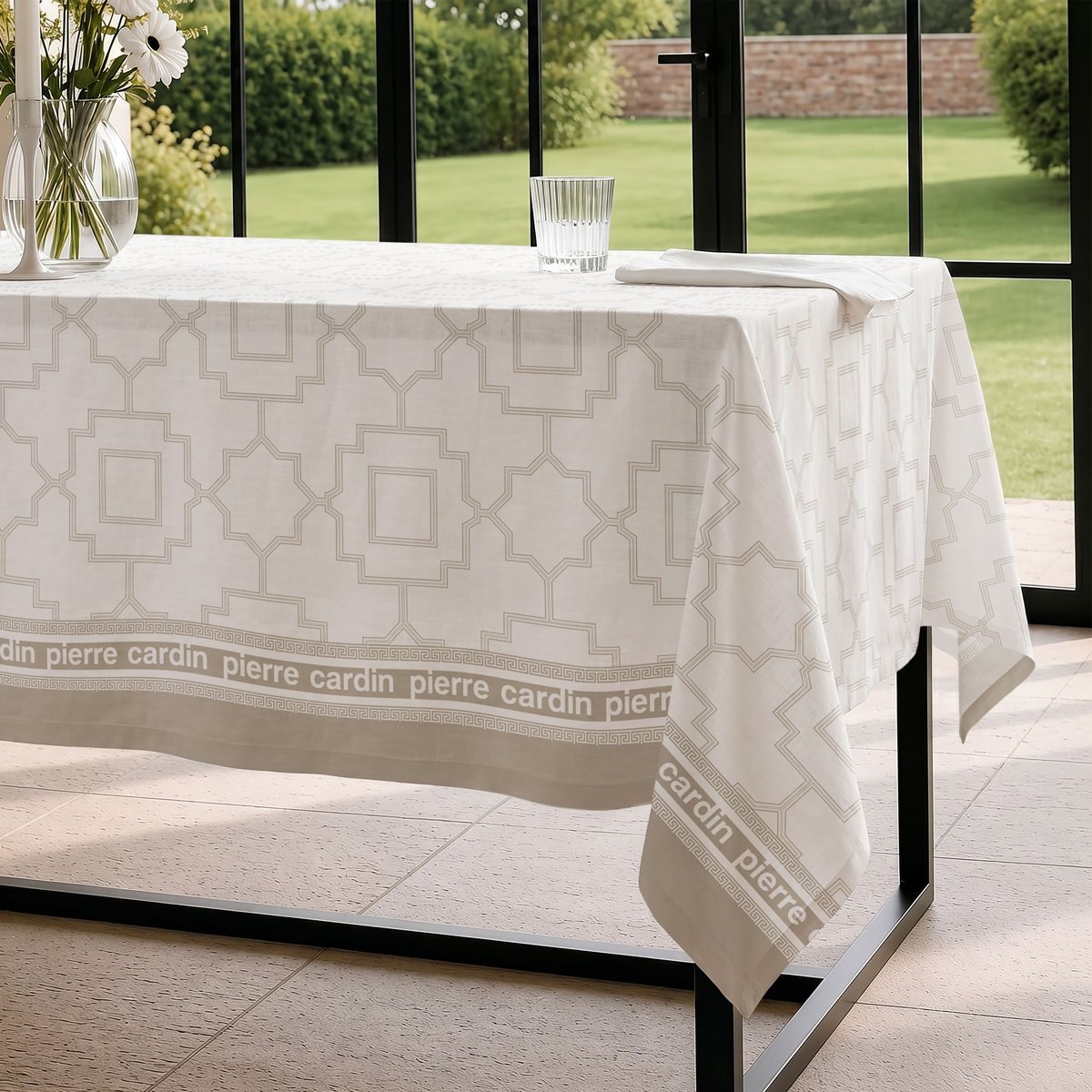 Mantel Antimanchas Couture Beige · Pierre Cardin