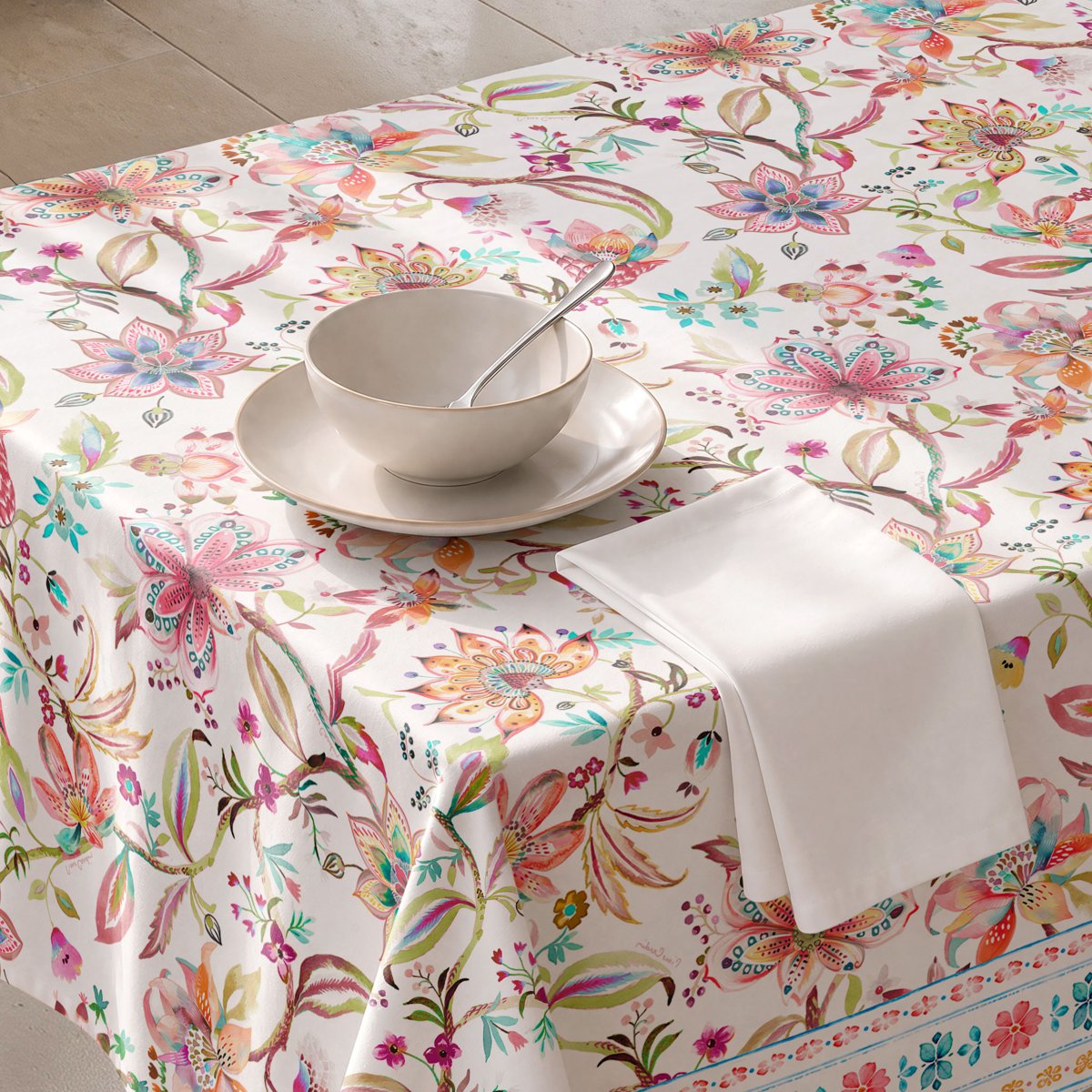 Mantel Antimanchas Cecile Multicolor · Pierre Cardin