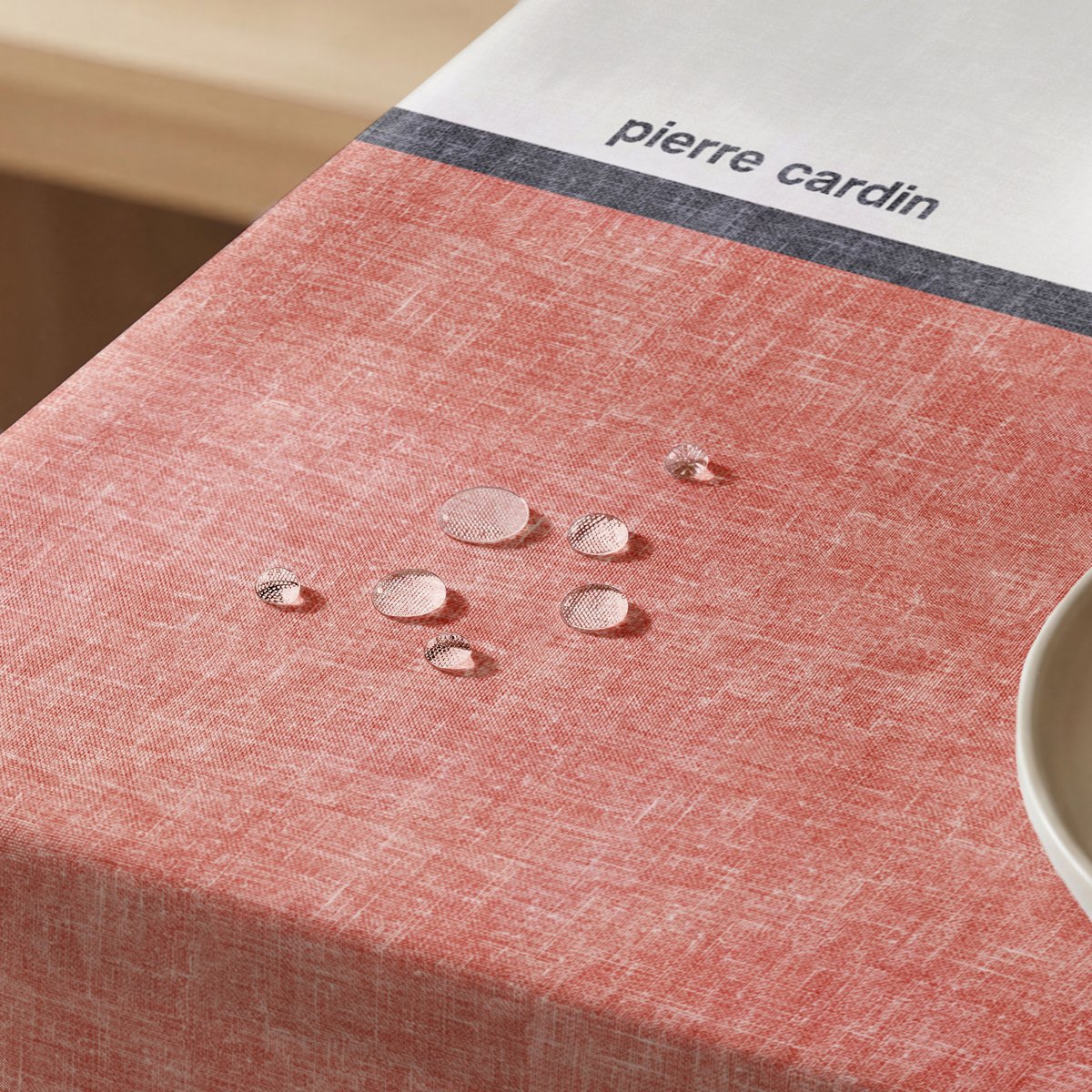 Mantel Antimanchas Elan Rojo · Pierre Cardin