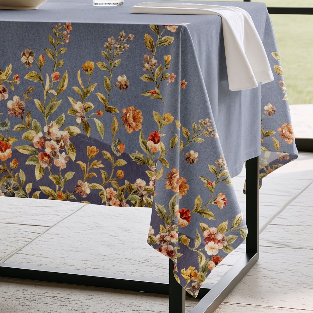 Mantel Antimanchas Emilie Azul · Pierre Cardin