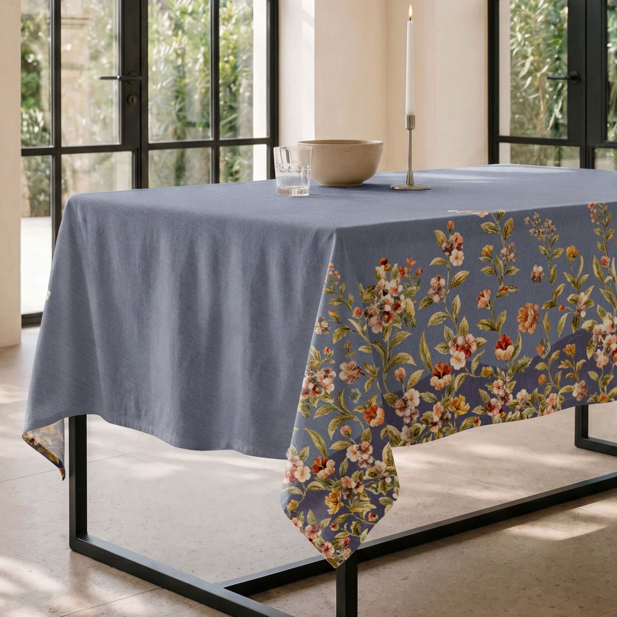 Mantel Antimanchas Emilie Azul · Pierre Cardin