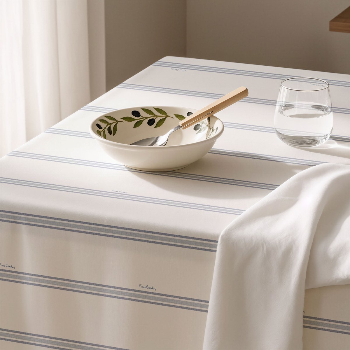 Mantel Antimanchas Fleur Azul · Pierre Cardin