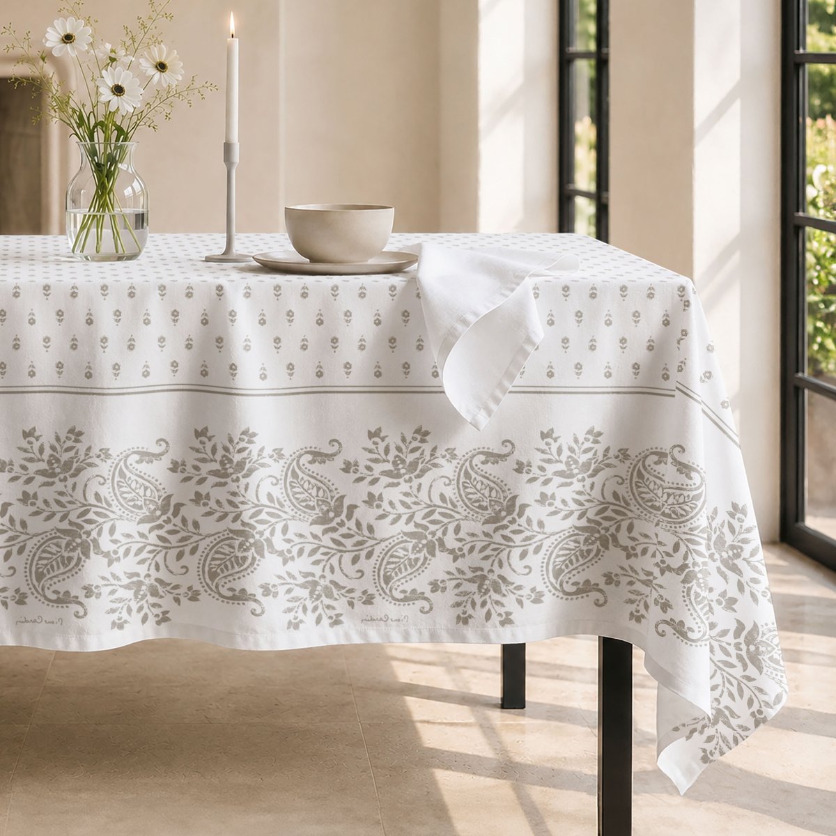 Mantel Antimanchas Florence Beige · Pierre Cardin