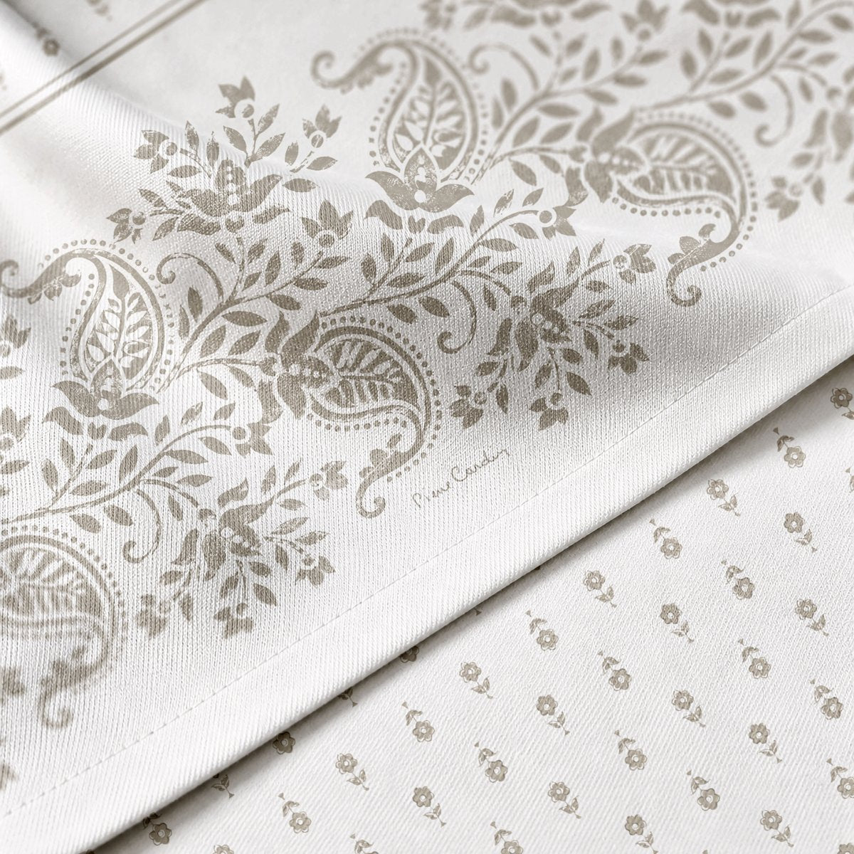 Mantel Antimanchas Florence Beige · Pierre Cardin