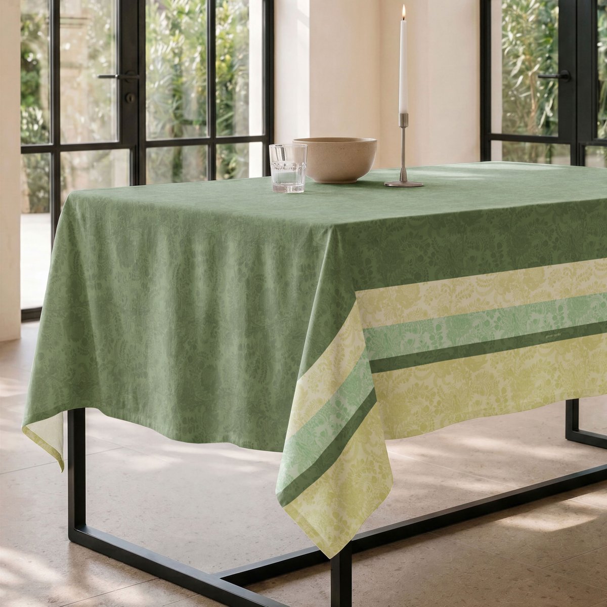 Mantel Antimanchas Isabelle Multicolor · Pierre Cardin