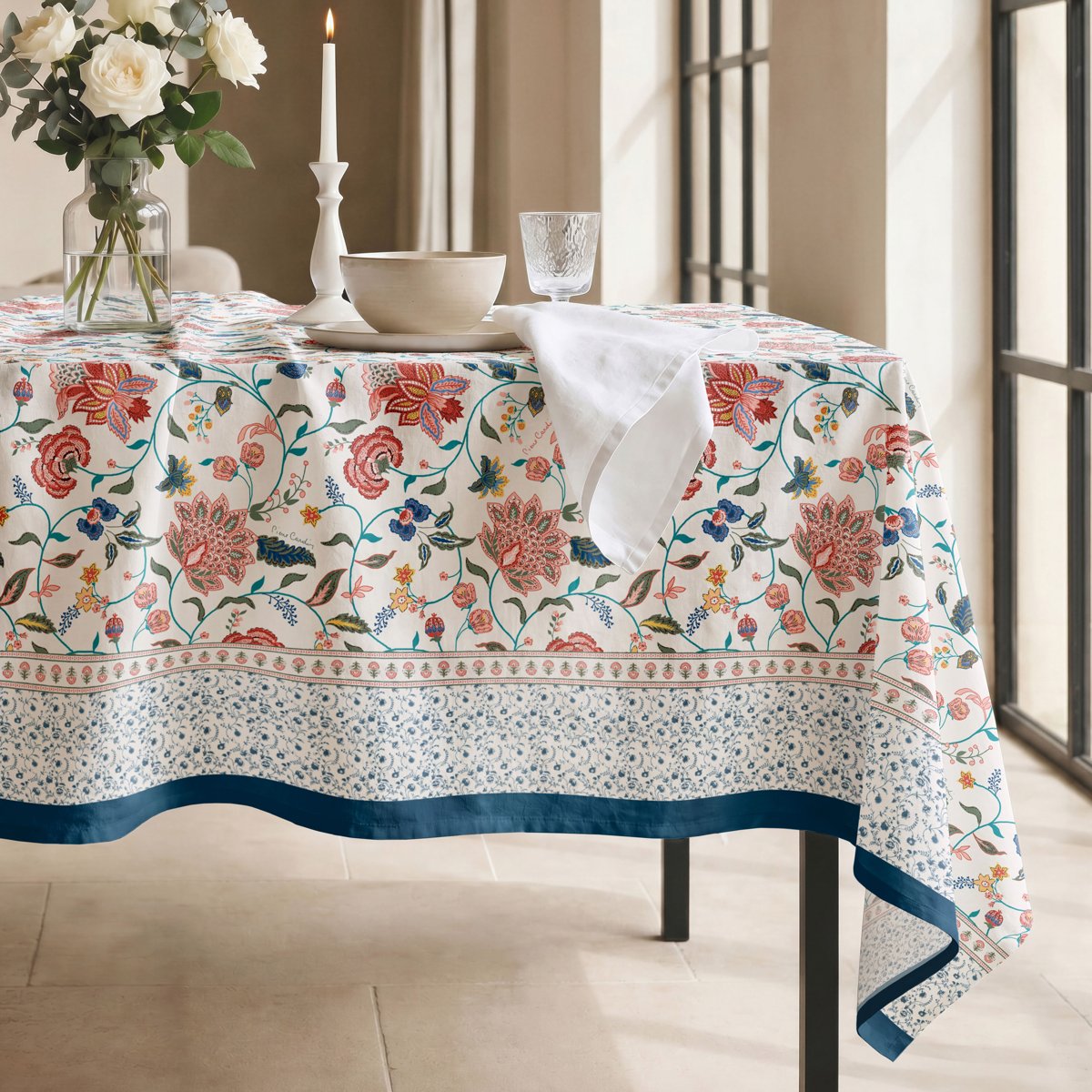 Mantel Antimanchas Monique Multicolor · Pierre Cardin