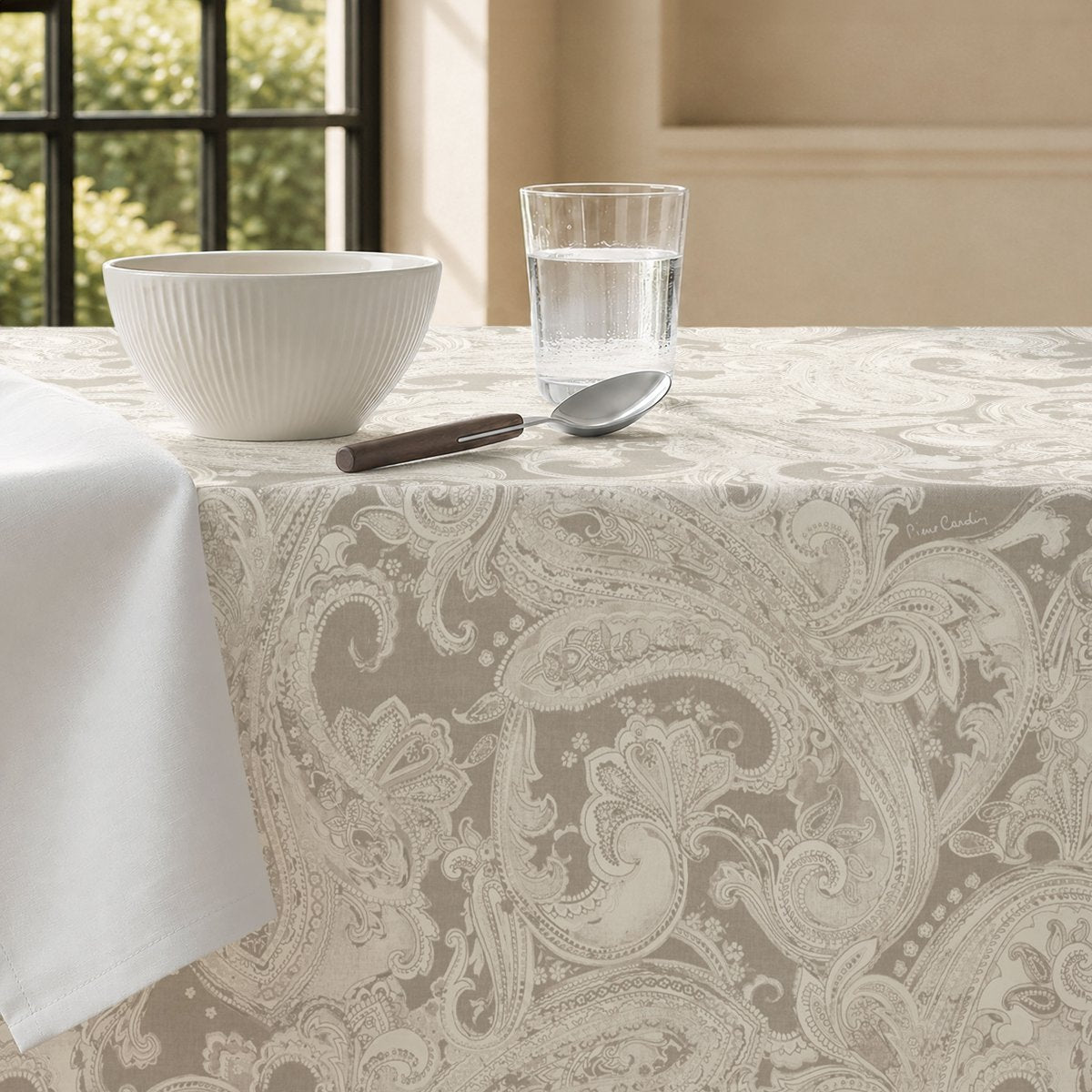 Mantel Antimanchas Montmartre Beige · Pierre Cardin