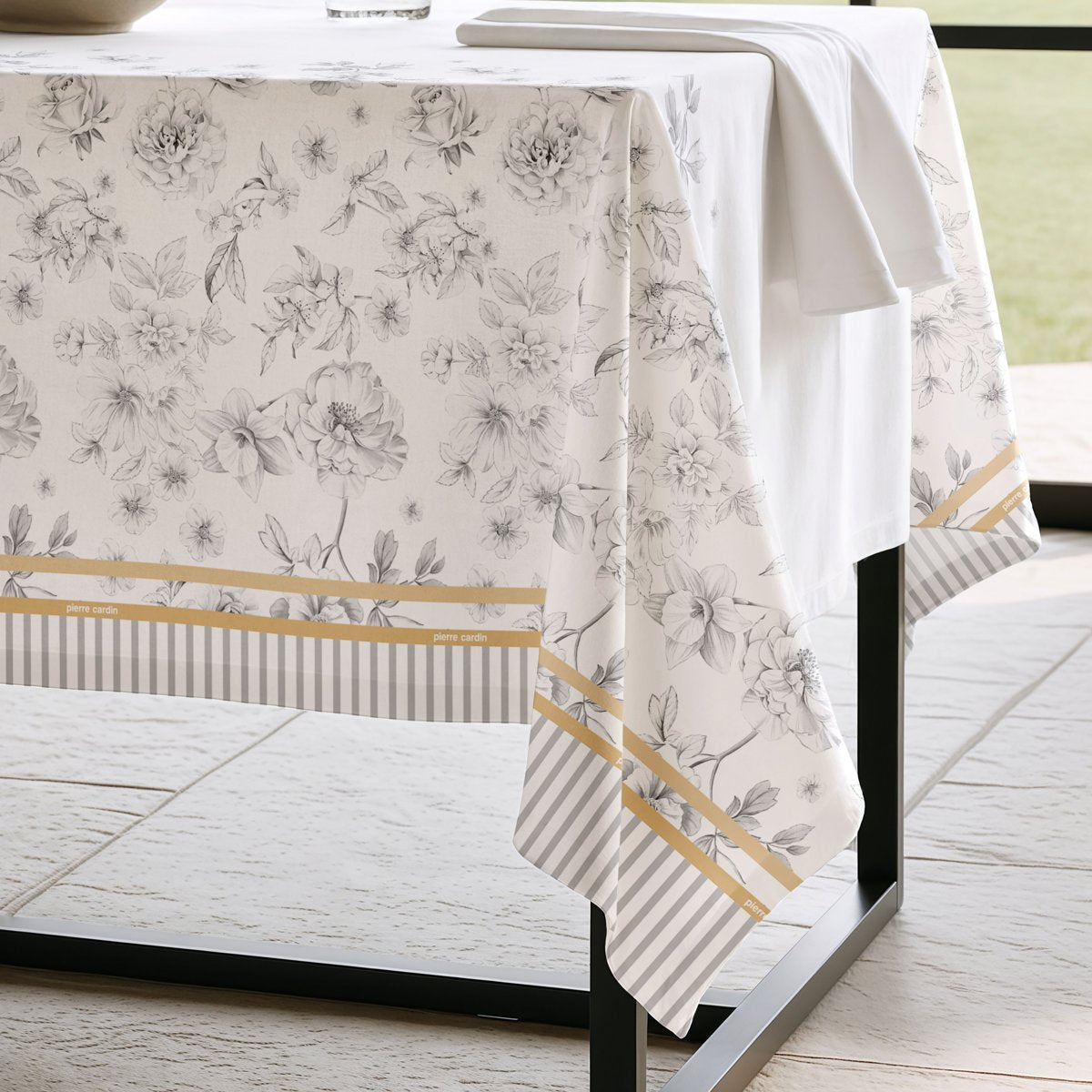 Mantel Antimanchas Nacre Gris · Pierre Cardin