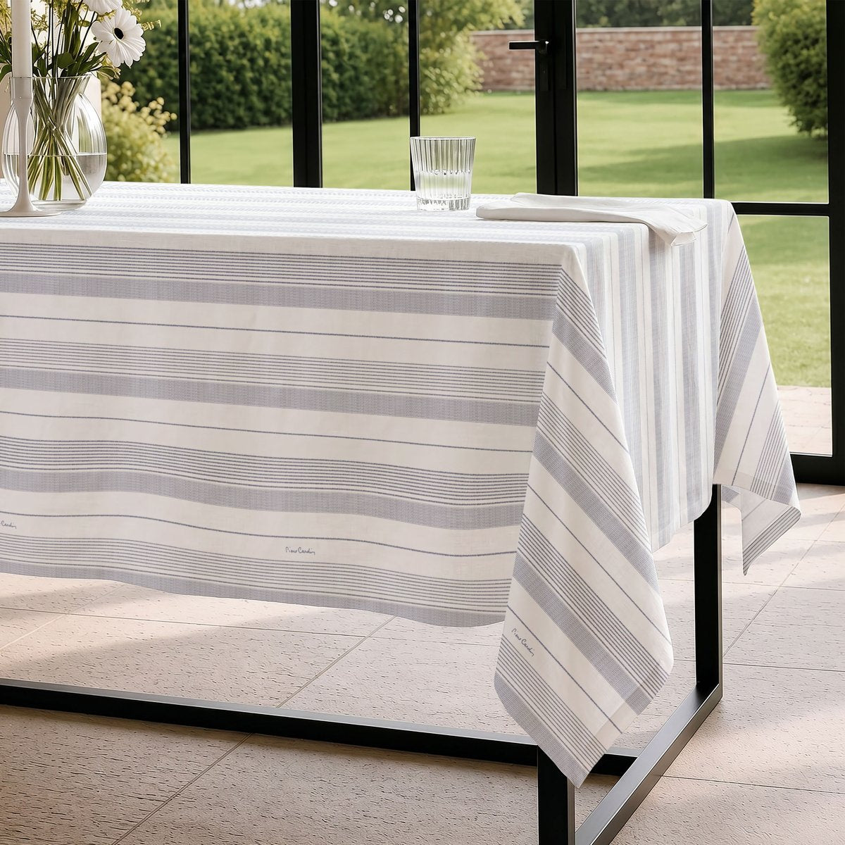 Mantel Antimanchas Noelle Azul · Pierre Cardin