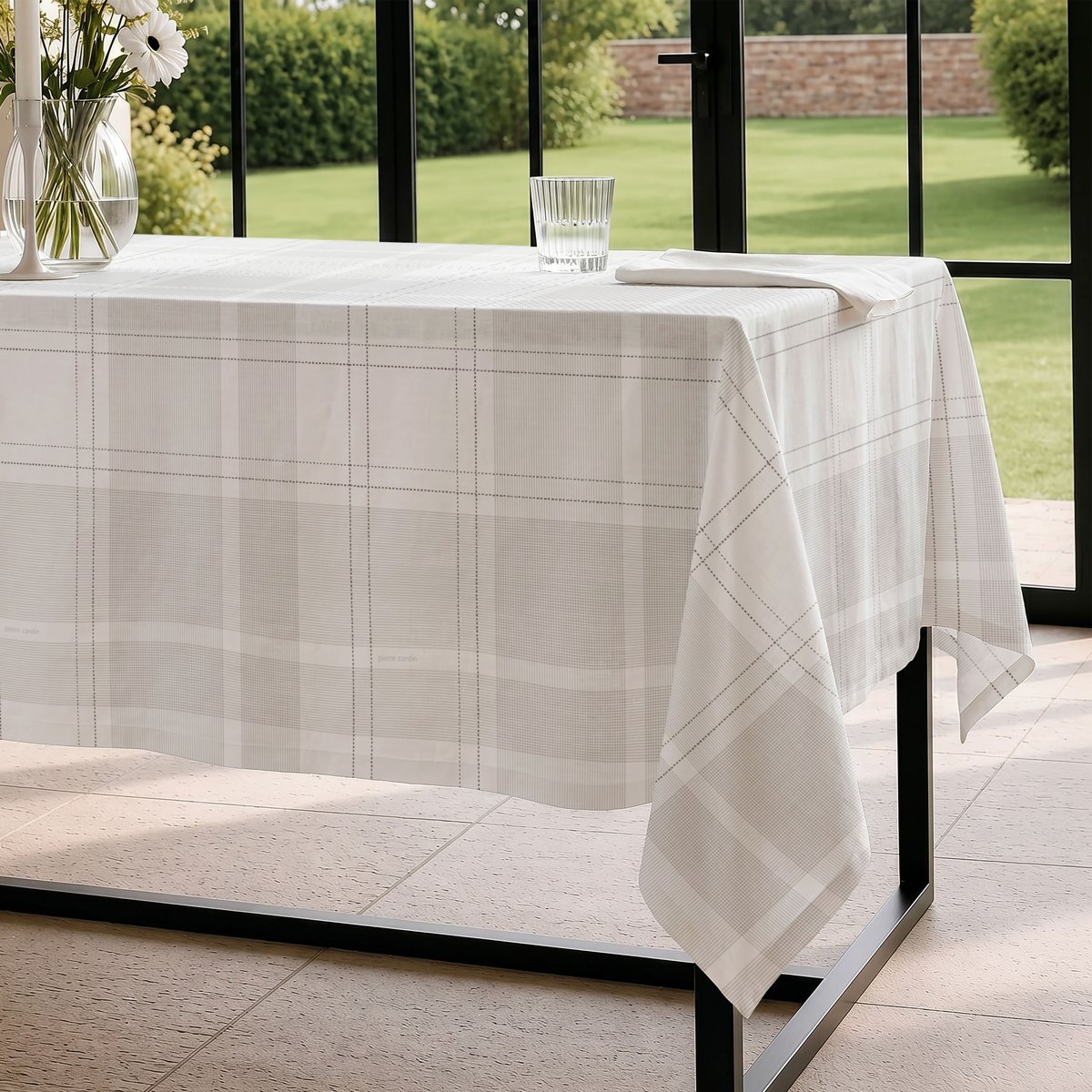 Mantel Antimanchas Odette Gris · Pierre Cardin