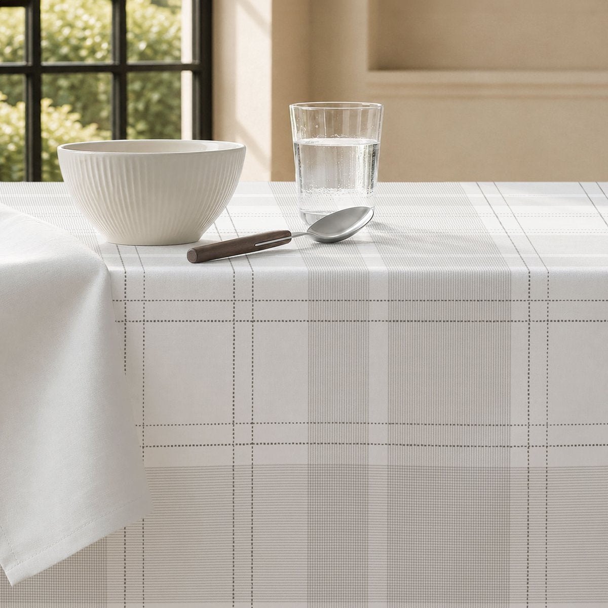 Mantel Antimanchas Odette Gris · Pierre Cardin