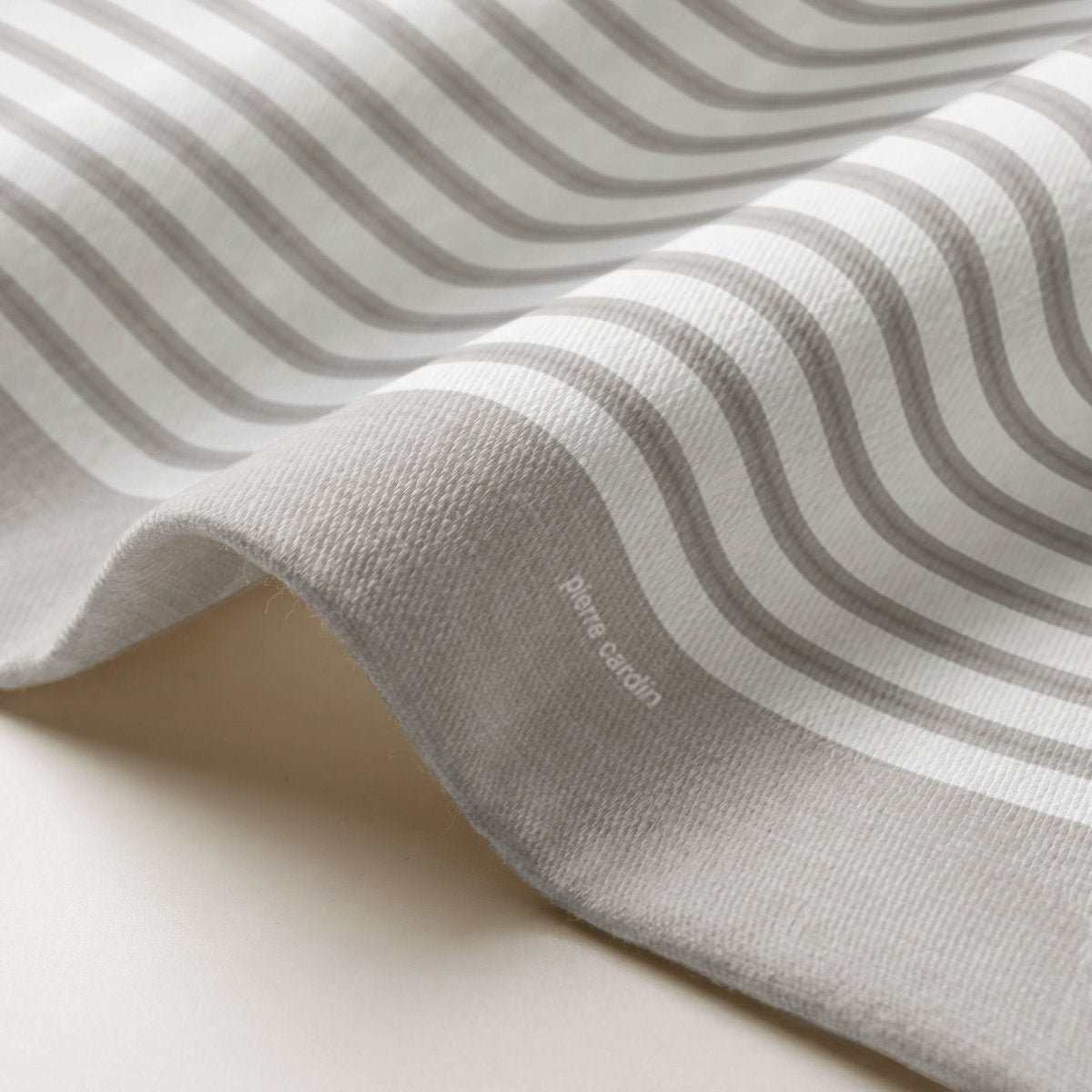 Mantel Antimanchas Perle Gris · Pierre Cardin