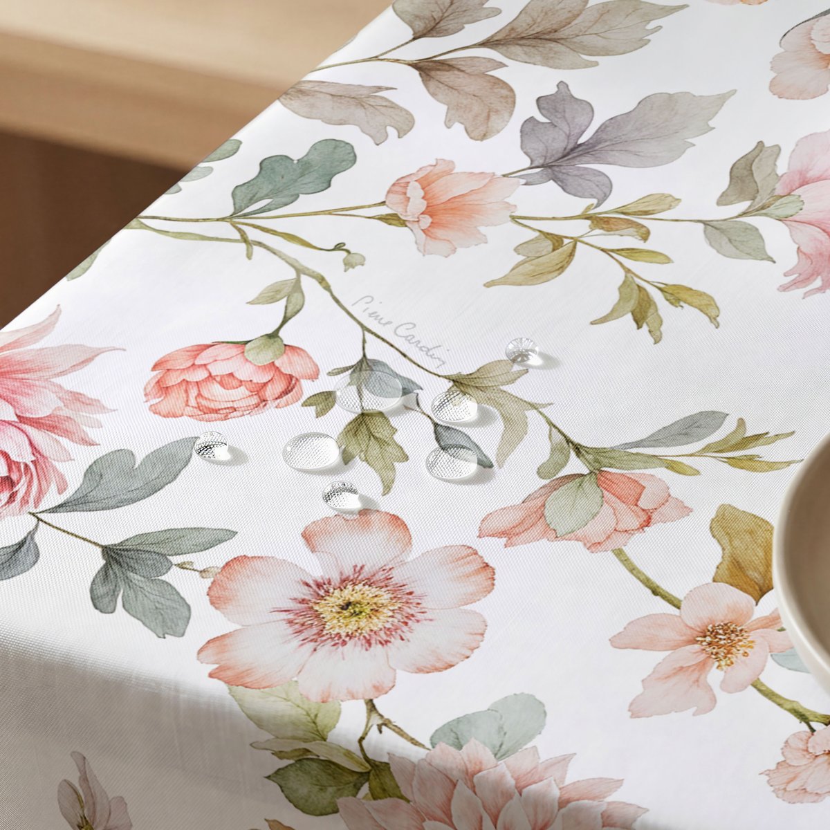 Mantel Antimanchas Rosee Multicolor · Pierre Cardin