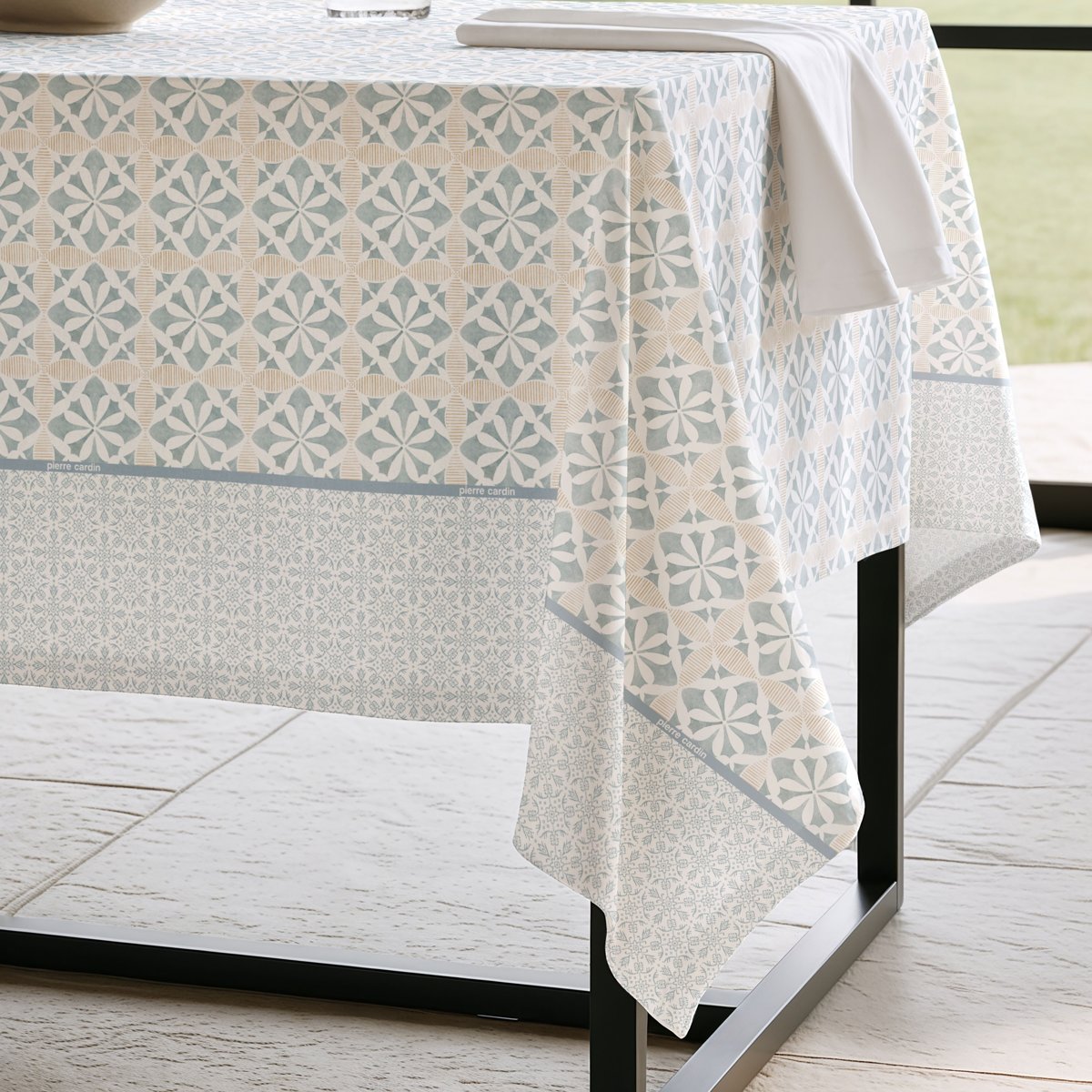 Mantel Antimanchas Royale Azul · Pierre Cardin