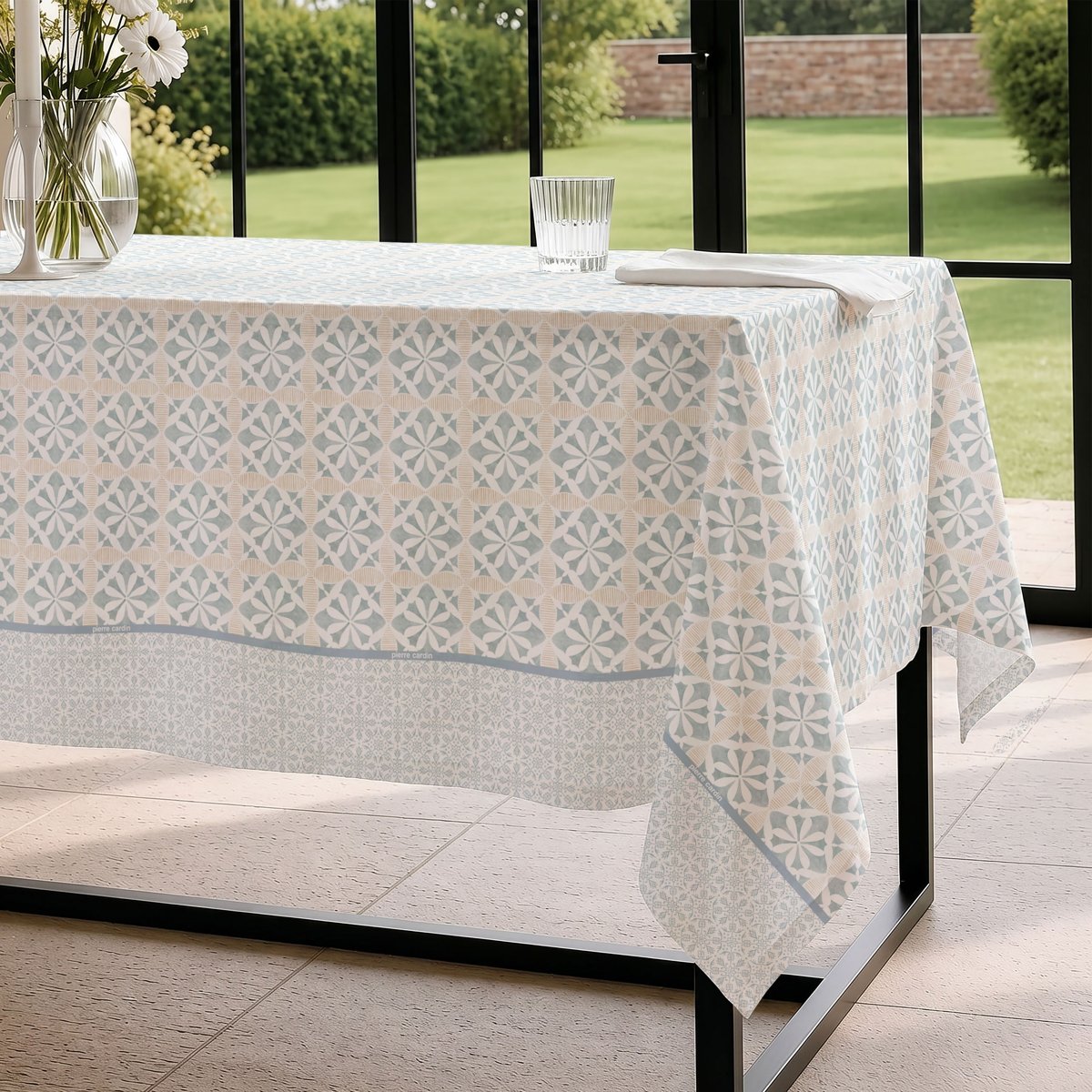 Mantel Antimanchas Royale Azul · Pierre Cardin