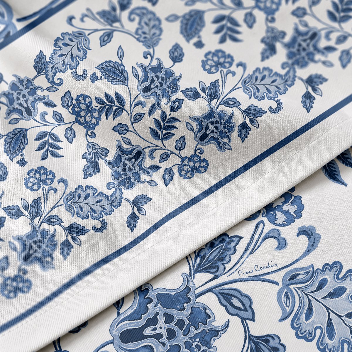 Mantel Antimanchas Saphir Azul · Pierre Cardin