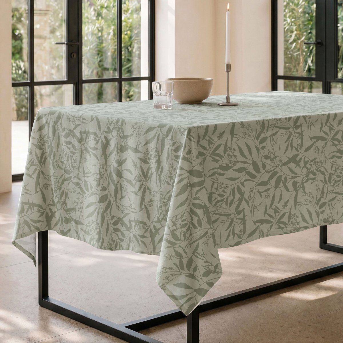 Mantel Antimanchas Solene Verde · Pierre Cardin