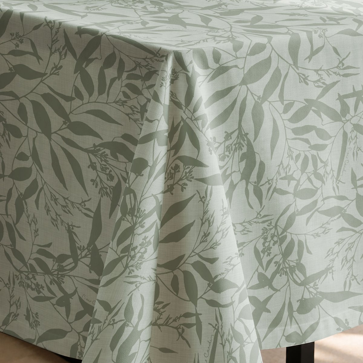 Mantel Antimanchas Solene Verde · Pierre Cardin