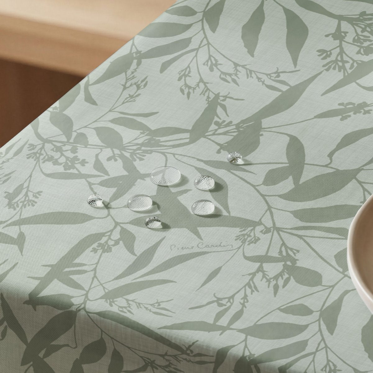 Mantel Antimanchas Solene Verde · Pierre Cardin