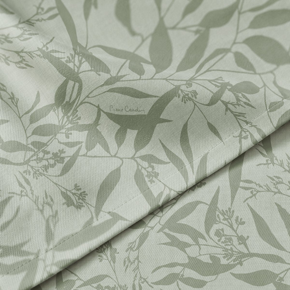 Mantel Antimanchas Solene Verde · Pierre Cardin
