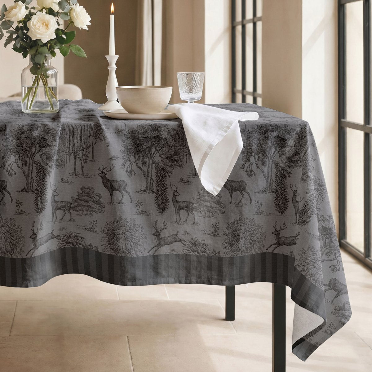 Mantel Antimanchas Vivienne Antracita · Pierre Cardin