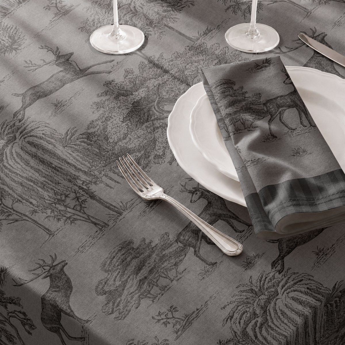 Mantel Antimanchas Vivienne Antracita · Pierre Cardin
