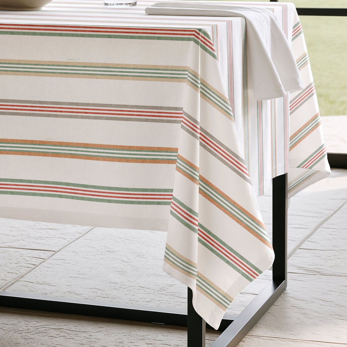 Mantel Antimanchas Yvette Multicolor · Pierre Cardin