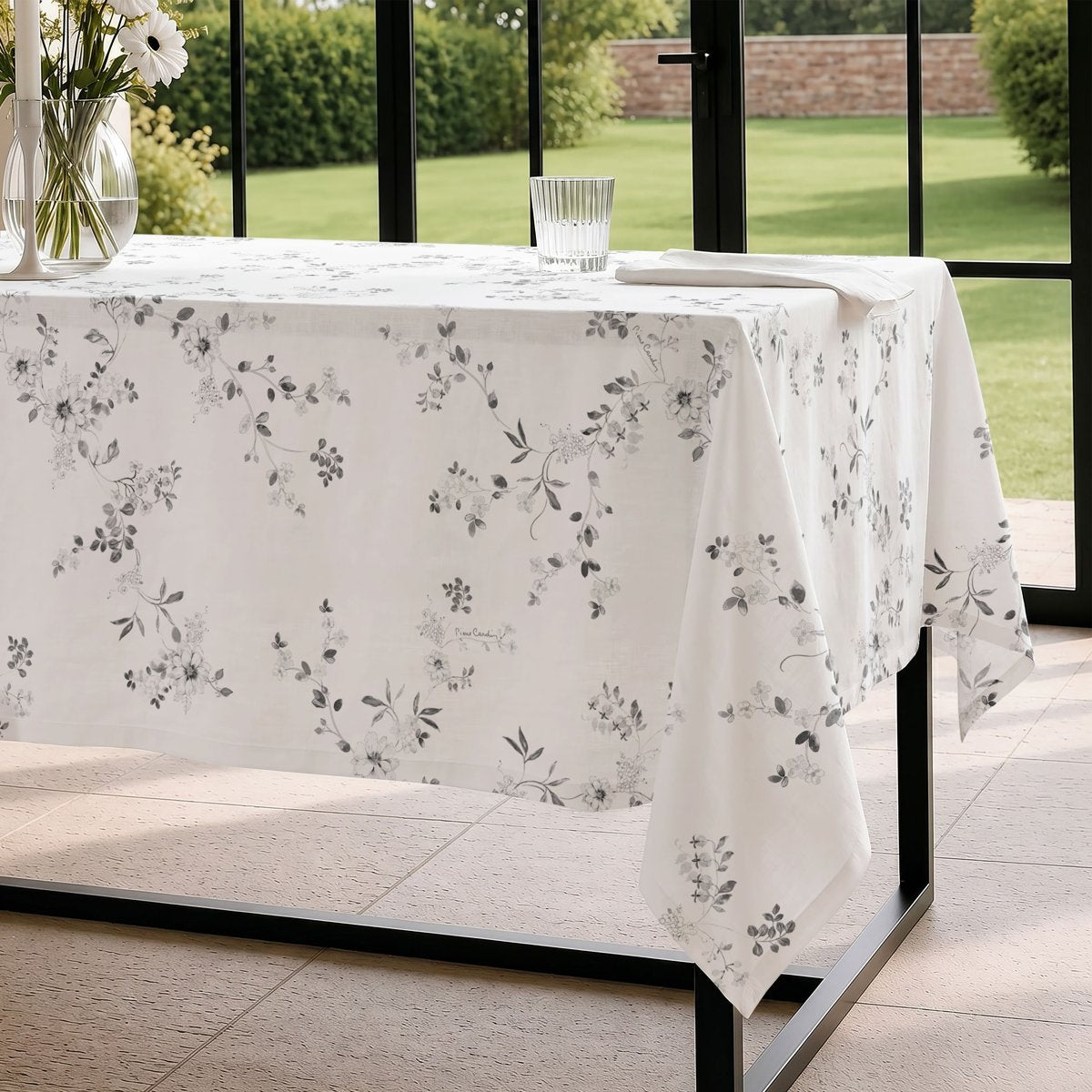 Mantel Antimanchas Beaumont White · Pierre Cardin