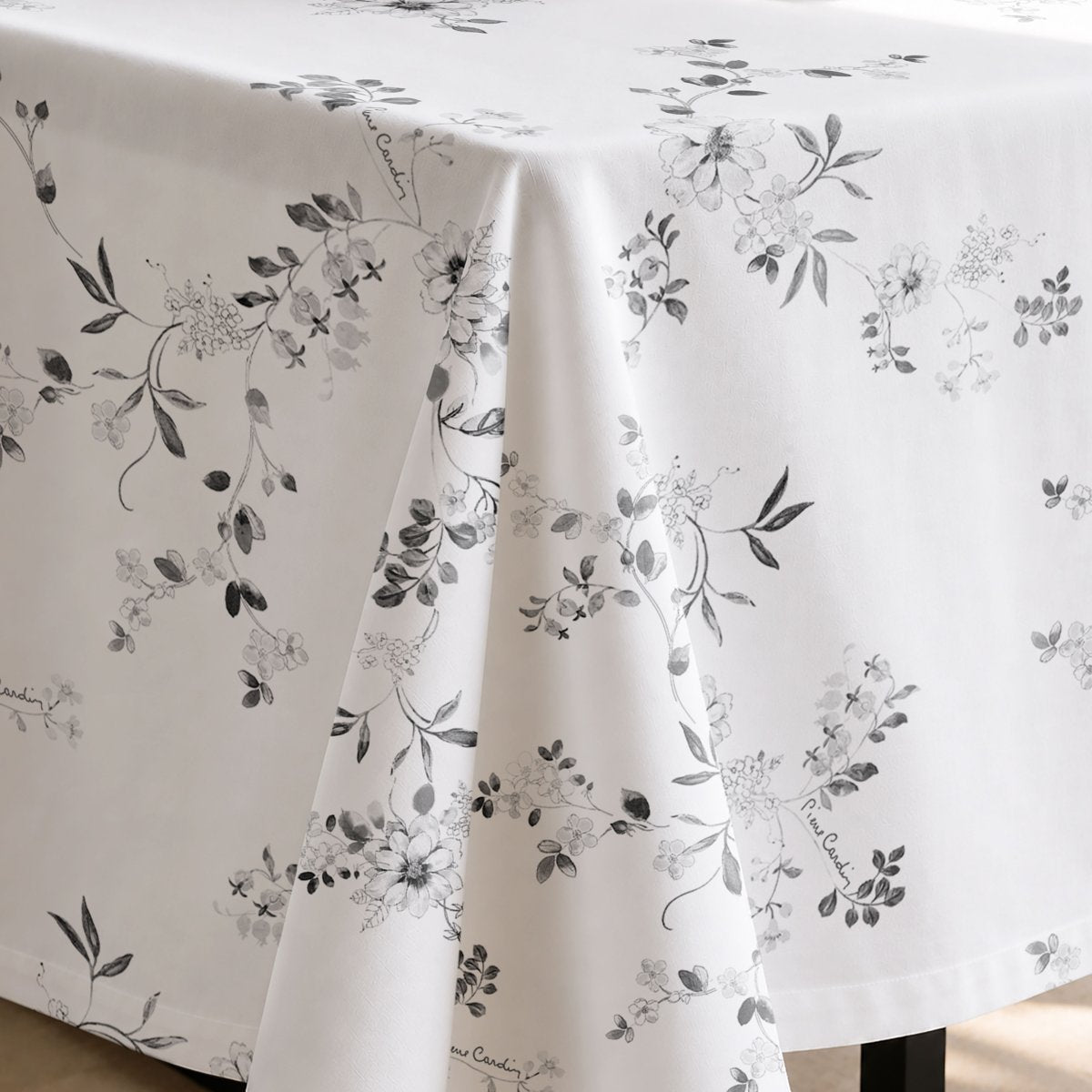 Mantel Antimanchas Beaumont White · Pierre Cardin