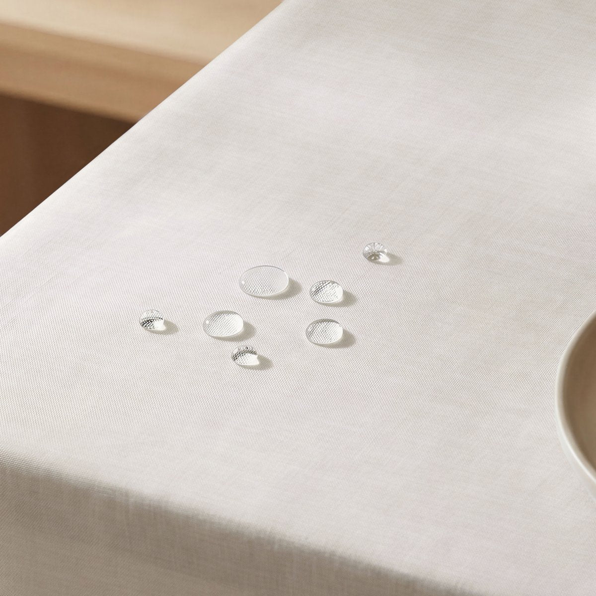 Mantel Antimanchas Essence Beige · Pierre Cardin