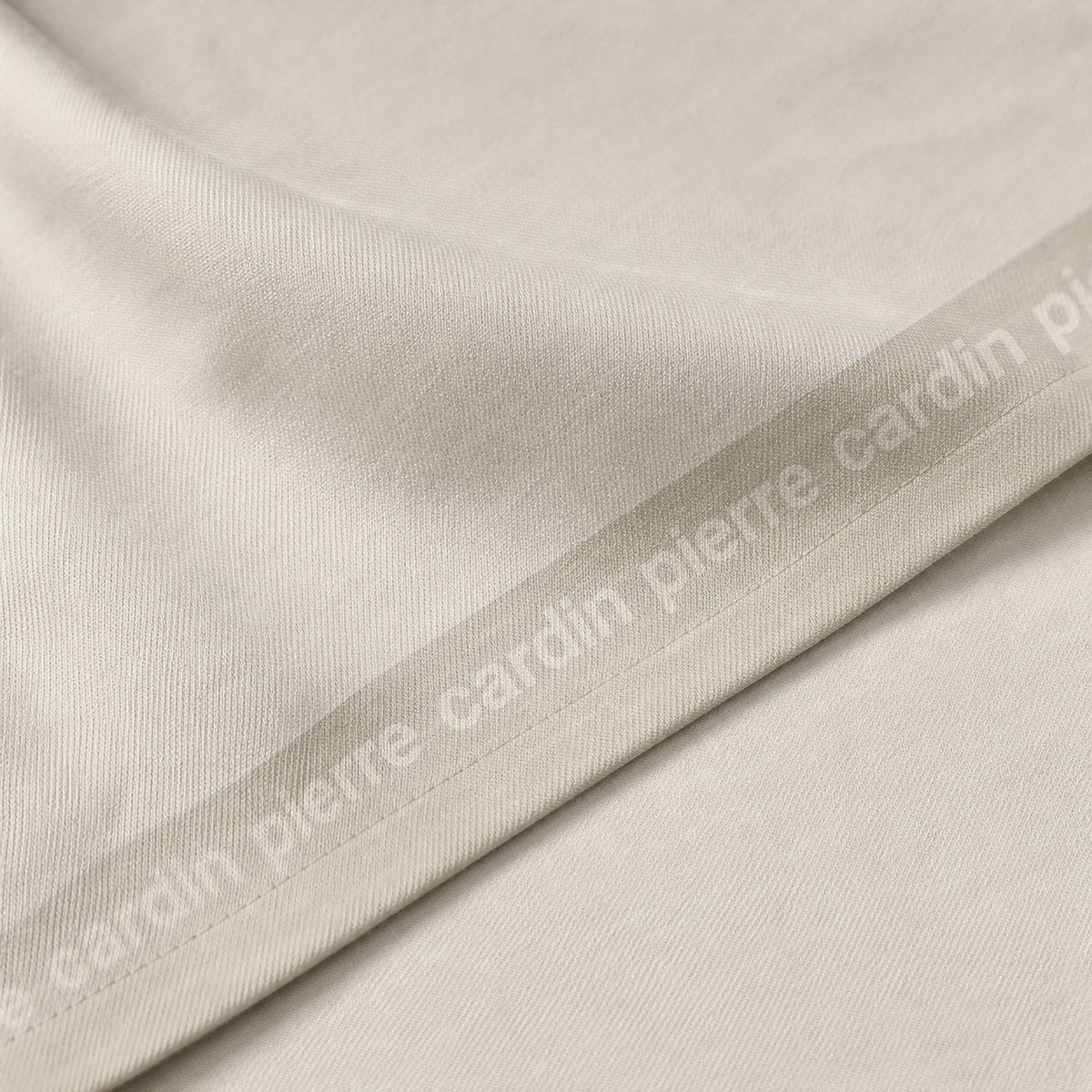 Mantel Antimanchas Essence Beige · Pierre Cardin