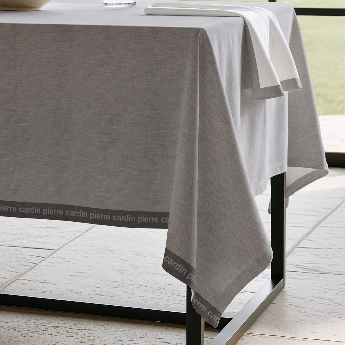 Mantel Antimanchas Essence Gris · Pierre Cardin