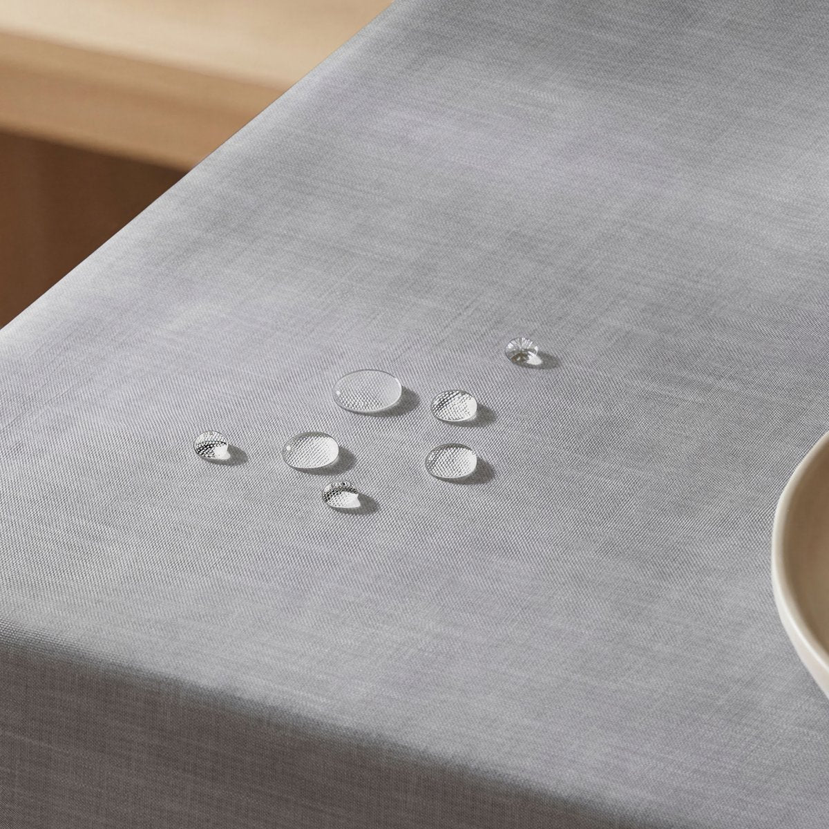 Mantel Antimanchas Essence Gris · Pierre Cardin