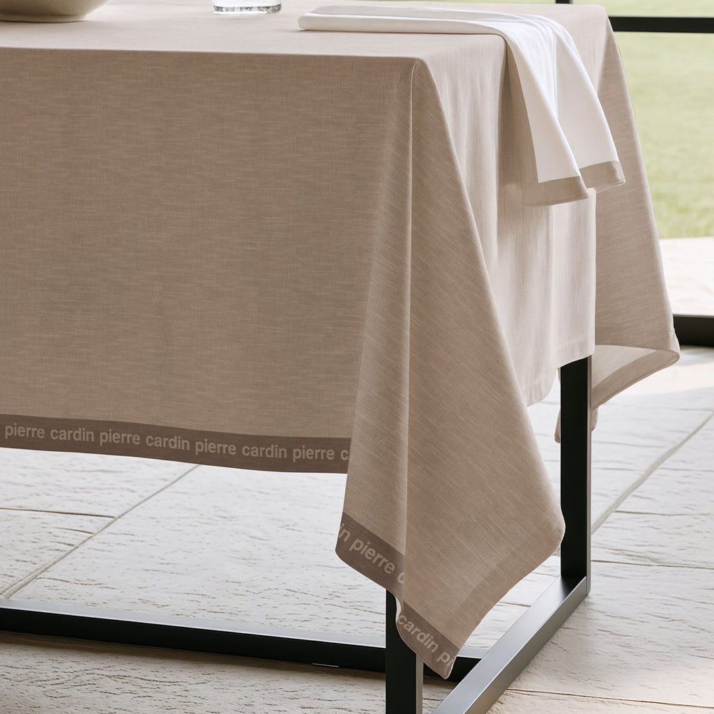 Mantel Antimanchas Essence Marron · Pierre Cardin