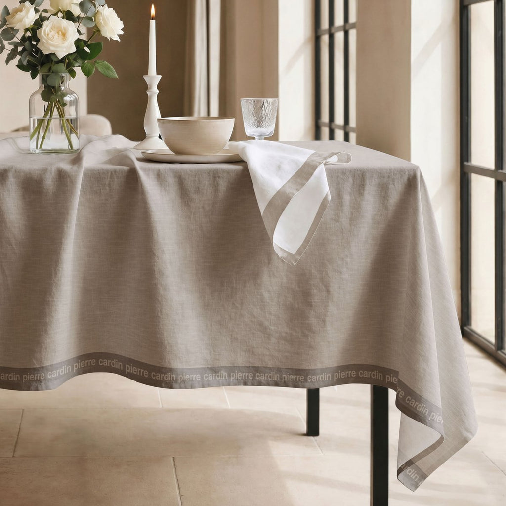 Mantel Antimanchas Essence Marron · Pierre Cardin