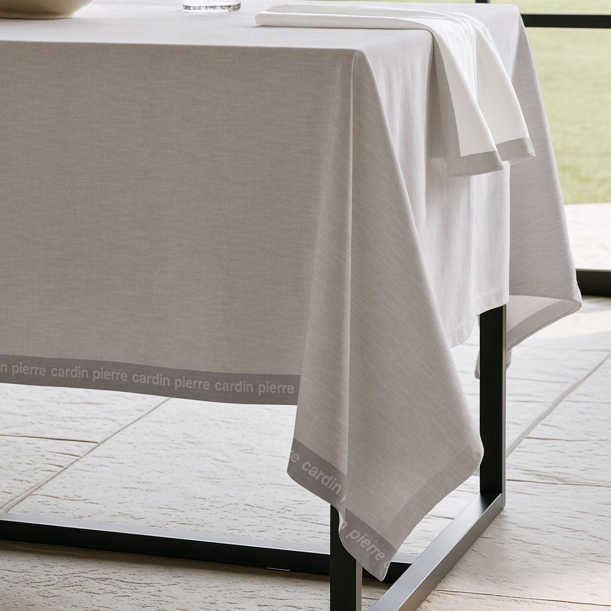Mantel Antimanchas Essence Perla · Pierre Cardin