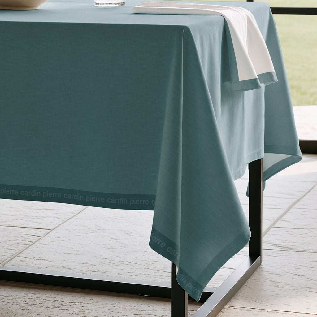 Mantel Antimanchas Essence Petroleo · Pierre Cardin