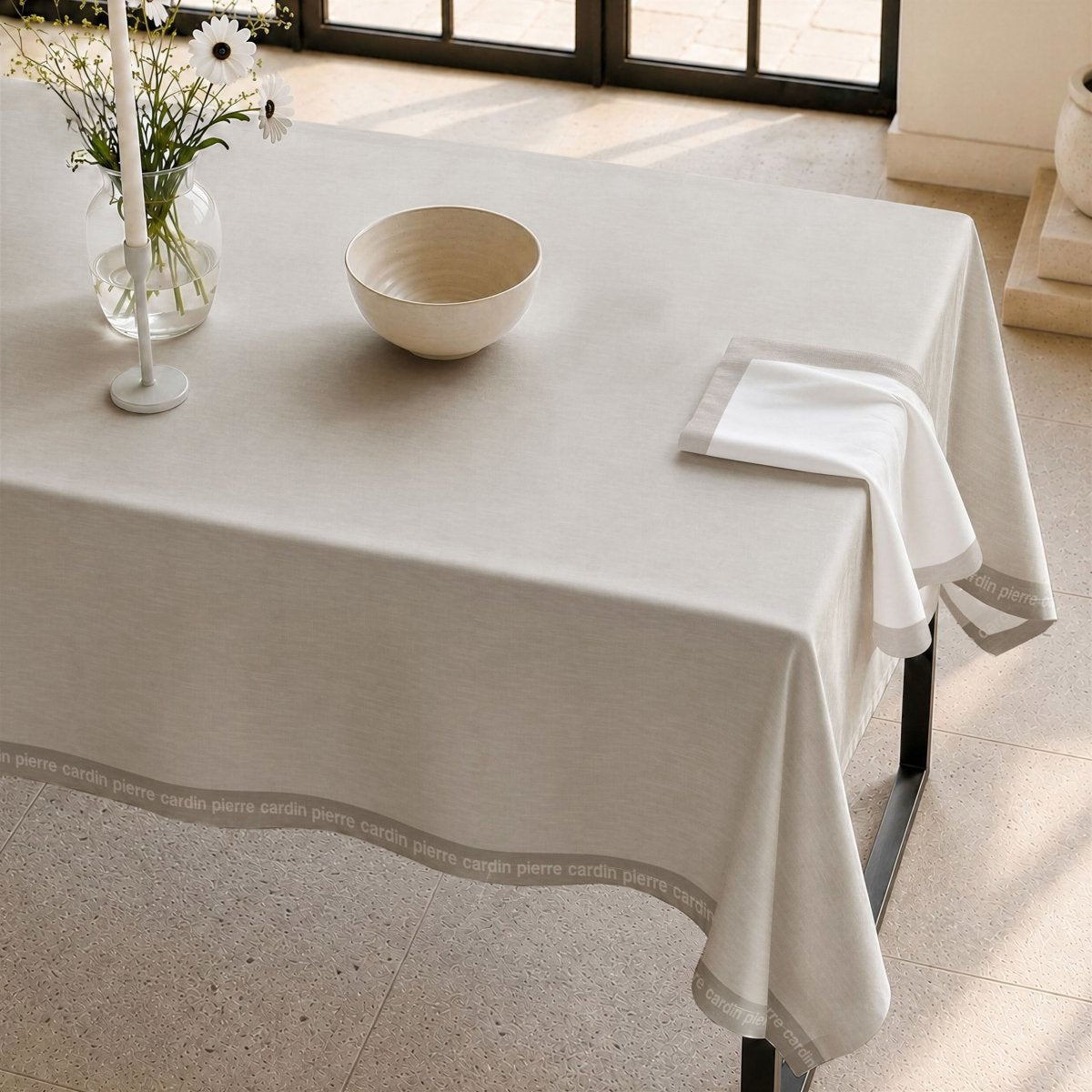Mantel Antimanchas Essence Taupe · Pierre Cardin