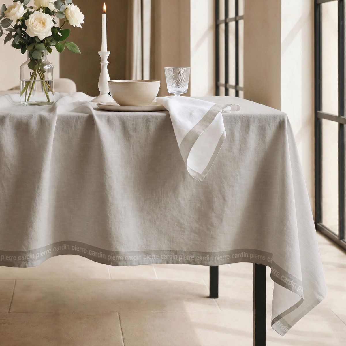 Mantel Antimanchas Essence Taupe · Pierre Cardin